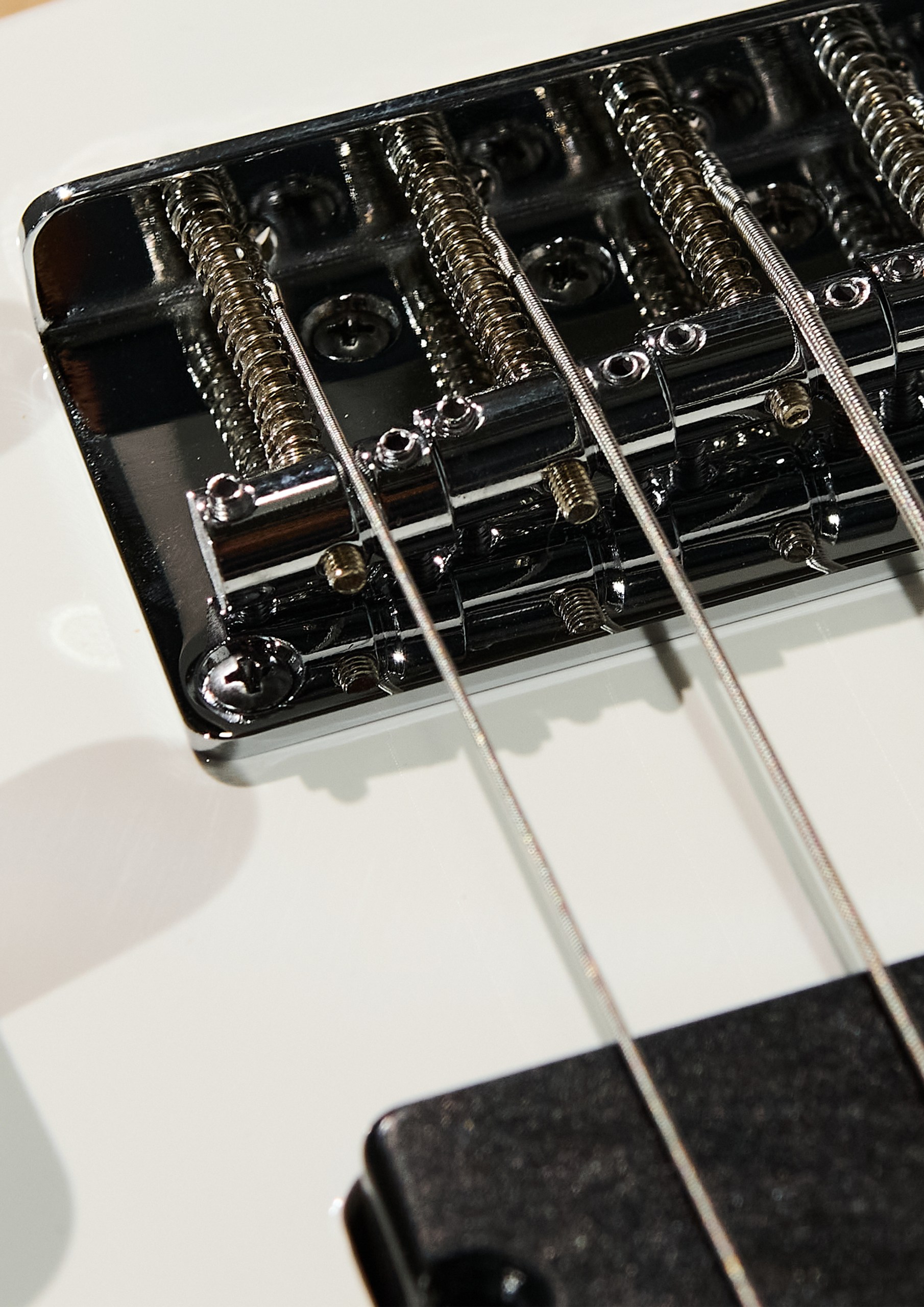 Bosstone BGP-5 V.2 WH (2025) Бас гитара электрическая с чехлом
