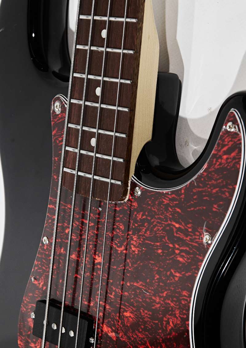 Voltone BB-04 Black Бас-гитара электрическая