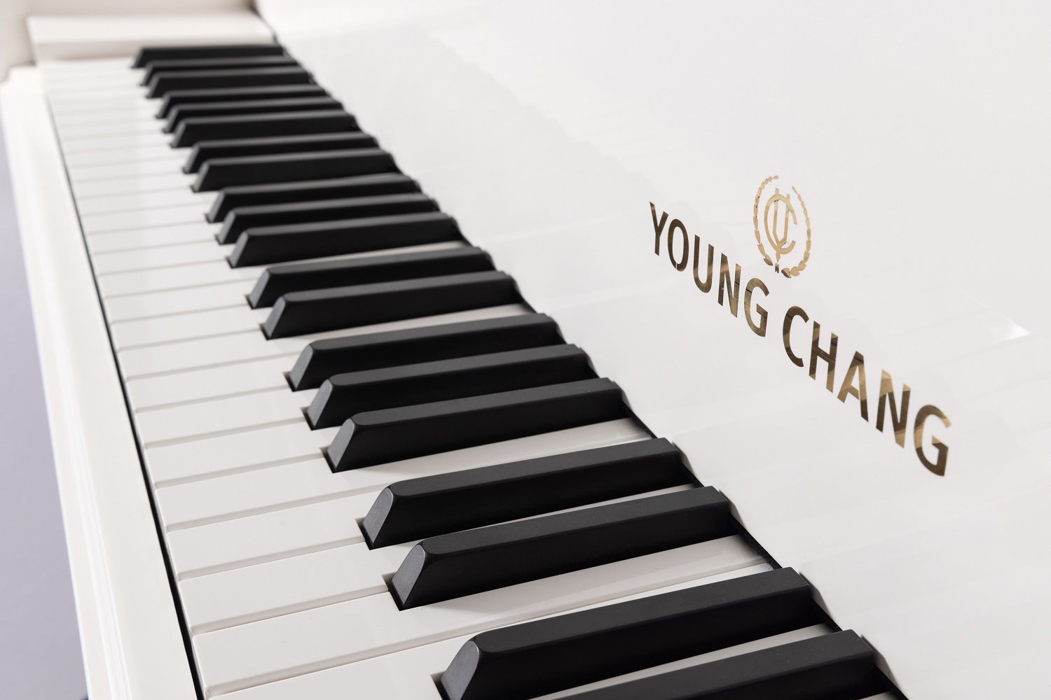 Young Chang YC158E WHP Акустический рояль